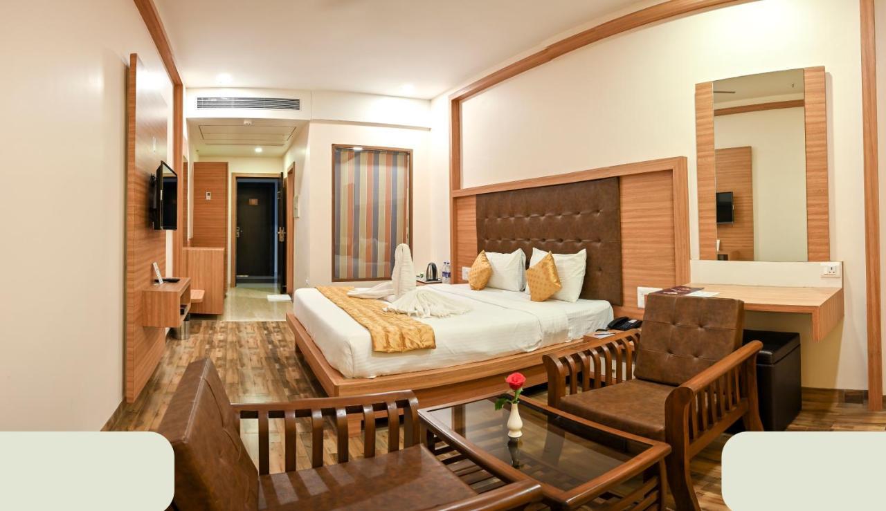 Hotel Laxmi Empire GOA Extérieur photo